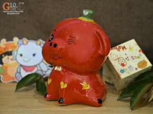 Heo sứ tiết kiệm dáng ngồi màu đỏ, cao 20cm