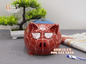 Heo sứ tiết kiệm dáng người nhện, màu đỏ dài 18cm