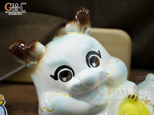 Tiểu Long tiết kiệm dáng nằm ôm vàng màu xanh, dài 25cm