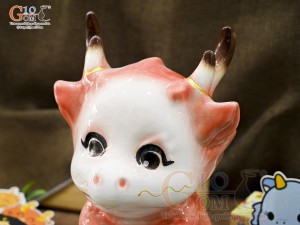 Tiểu Long tiết kiệm dáng ngồi màu cam, cao 30cm