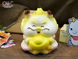 Tiểu Long tiết kiệm dáng ôm vàng, cao 17,5cm