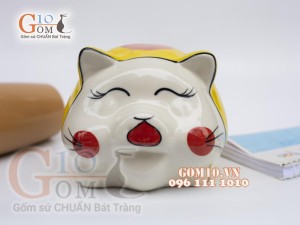 Heo sứ tiết kiệm mắt híp màu vàng, cao 16cm.