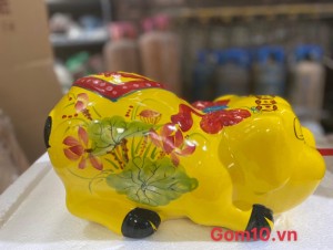 Heo sứ tiết kiệm nằm phệ màu vàng vẽ hoa sen, dài 35cm