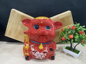 Heo sứ tiết kiệm tài lộc vẽ hoa màu đỏ cao 25cm
