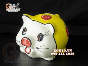 Heo sứ tiết kiệm tai vểnh họa tiết quả Dâu đỏ, màu vàng cao 16cm