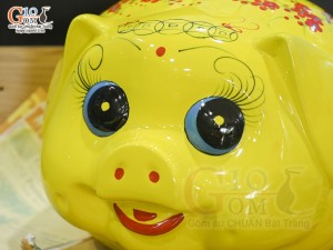 Heo sứ tiết kiệm vẽ hoa nền vàng, 42cm x 35cm