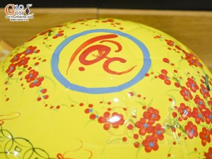 Heo sứ tiết kiệm vẽ hoa nền vàng, 42cm x 35cm