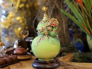 Hồ lô mini đắp nổi hoa Đào màu xanh loang vẽ vàng 24k, cao 36cm