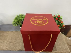 Hộp xi đỏ lót lụa bình hút lộc, cao 35cm Hộp xi đỏ lót lụa bình hút lộc, cao 35cm