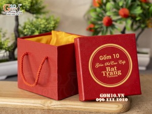 Hộp xi đỏ lót lụa đựng cốc có quai xách