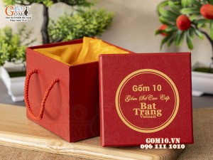 Hộp xi đỏ lót lụa đựng cốc có quai xách Hộp xi đỏ lót lụa đựng cốc có quai xách