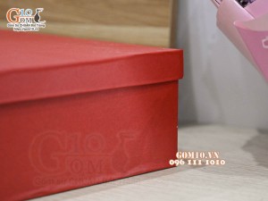 Hộp xi đỏ lót lụa kích thước 35x35x8cm
