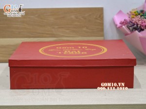 Hộp xi đỏ lót lụa kích thước 35x35x8cm