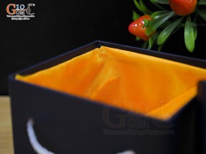 Hộp xi lót lụa đựng cốc màu xanh đen, 500ml