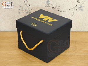 Hộp xi lót lụa VTV đựng cốc màu xanh đen