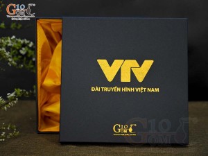 Hộp xi lót lụa VTV đựng ấm chén màu xanh đen S2