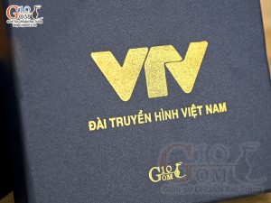 Hộp xi lót lụa VTV đựng cốc capu màu xanh đen