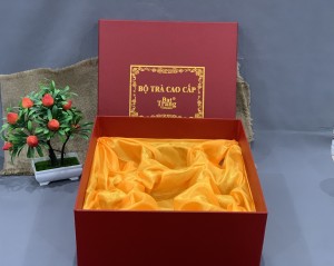 Hộp xi lụa bộ ấm chén và bộ phụ kiện 3 món