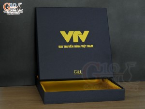 Hộp xi lót lụa VTV đựng đĩa trang trí màu xanh đen, KT 27x27 H4cm