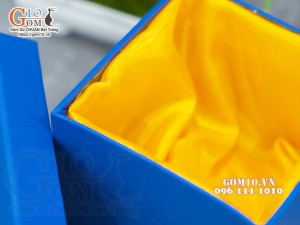 Hộp xi xanh lót lụa đựng cốc