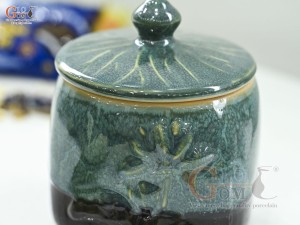 Hũ có nắp men cẩm thạch đắp nổi hoa Sen, cao 12cm
