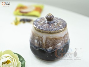 Hũ có nắp men hoàng thổ đắp nổi hoa Sen, cao 12cm