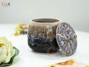 Hũ có nắp men hoàng thổ đắp nổi hoa Sen, cao 12cm