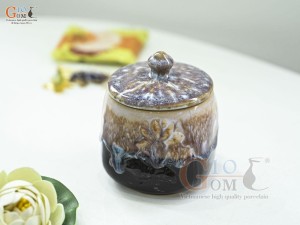 Hũ có nắp men hoàng thổ đắp nổi hoa Sen, cao 12cm