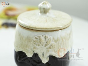 Hũ có nắp men kem đắp nổi hoa Sen, cao 12cm