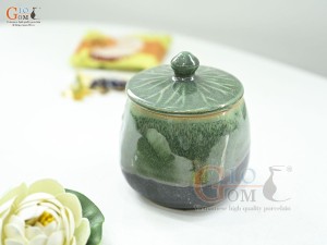Hũ có nắp men thiên thanh đắp nổi hoa Sen, cao 12cm