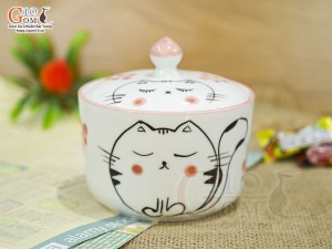 Hũ nắp men trắng vẽ mèo chỉ hồng, đường kính 10cm