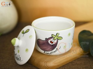 Hũ nắp men trắng vẽ nấm màu chỉ xanh, đường kính 10cm