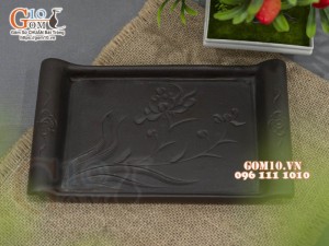Khay chữ nhật gốm đen khắc hoa, 32.5x20cm