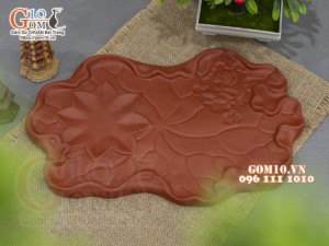 Khay gốm đỏ đắp nổi hoa sen, 32x20cm