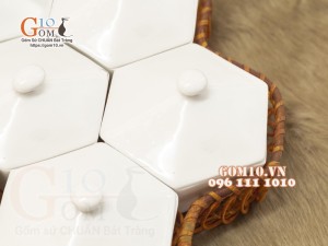 Khay mứt Tết dáng Tổ ong, men trắng, khay mây 34cm