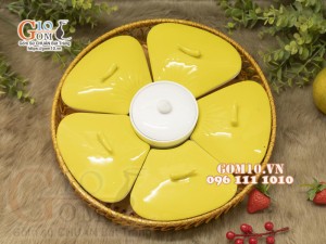 Khay mứt Tết hoa 5 cánh, màu vàng, khay mây 33cm