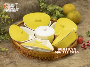 Khay mứt Tết hoa 5 cánh, màu vàng, khay mây 33cm