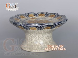 Đĩa trầu chân cao men rạn đắp nổi Sen Tài Lộc, đường kính 14cm