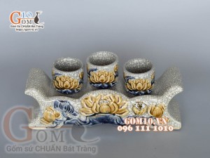 Kỷ ngai 3 chén men rạn đắp nổi Sen Tài Lộc