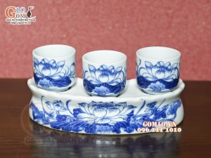 Kỷ cong 3 chén men lam cổ vẽ Sen Cát Tường