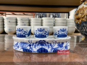 Kỷ cong 3 chén men lam vẽ hoa Sen Đại Cát
