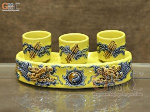 Kỷ cong 3 chén men màu đắp nổi Rồng Như Ý nền vàng