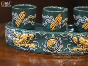 Kỷ cong 3 chén men màu đắp nổi Rồng Như Ý nền xanh lục bảo