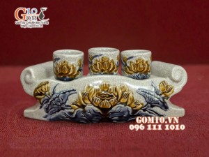 Kỷ cong 3 chén men rạn đắp nổi Sen Cát Tường
