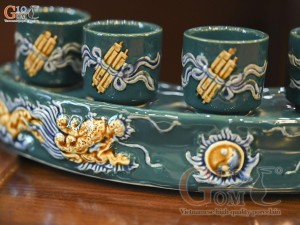 Kỷ cong 5 chén men màu đắp nổi Rồng Như Ý nền xanh lục bảo