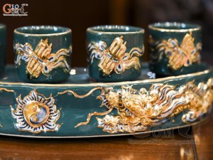 Kỷ cong 5 chén men màu đắp nổi Rồng Như Ý nền xanh lục bảo, vẽ vàng 24k