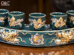 Kỷ cong 5 chén men màu đắp nổi Rồng Như Ý nền xanh lục bảo, vẽ vàng 24k