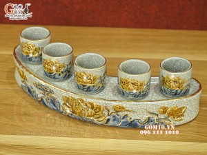 Kỷ cong 5 chén men rạn đắp nổi Sen Cát Tường, vẽ vàng 24k
