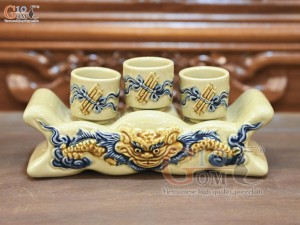 Kỷ ngai 3 chén men hoàng tộc đắp nổi Rồng Như Ý
