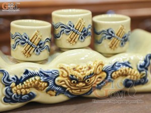 Kỷ ngai 3 chén men hoàng tộc đắp nổi Rồng Như Ý